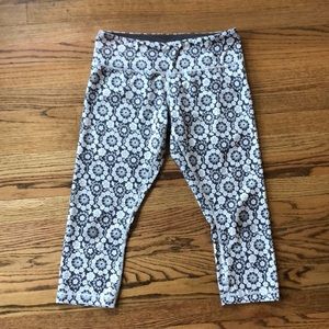 ADORABLE Lululemon athletica crops